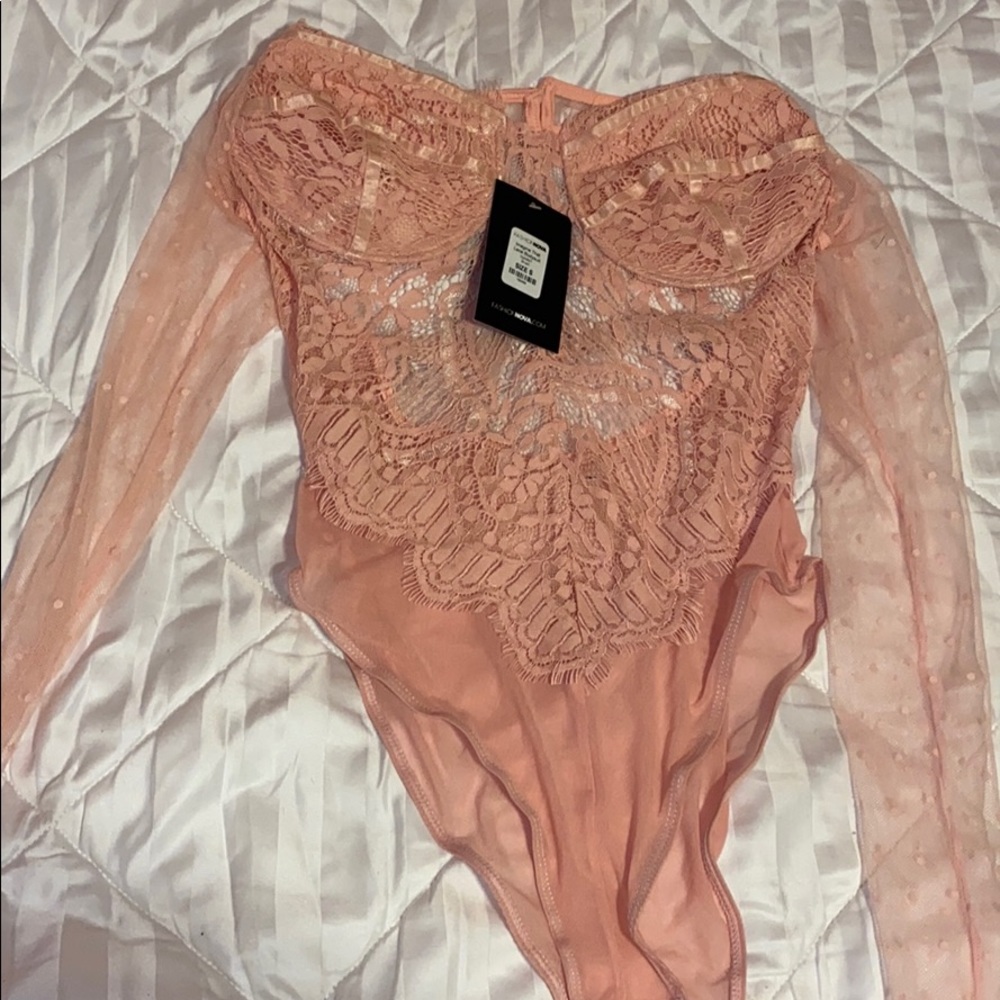 New pink lace bodysuit fashion nova size small